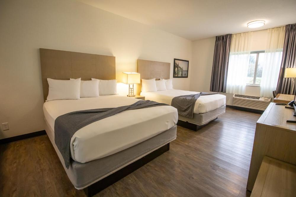 Queen Room with Two Queen Beds interior